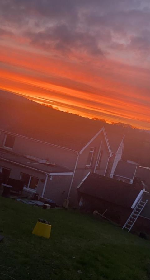 Clydach Cottages Лланелли Экстерьер фото