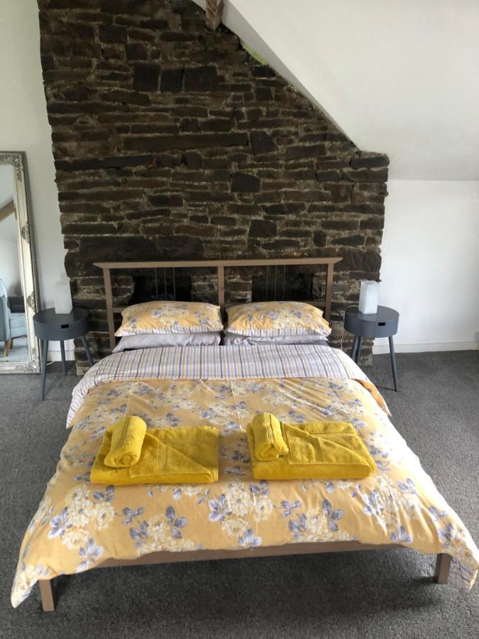 Clydach Cottages Лланелли Экстерьер фото